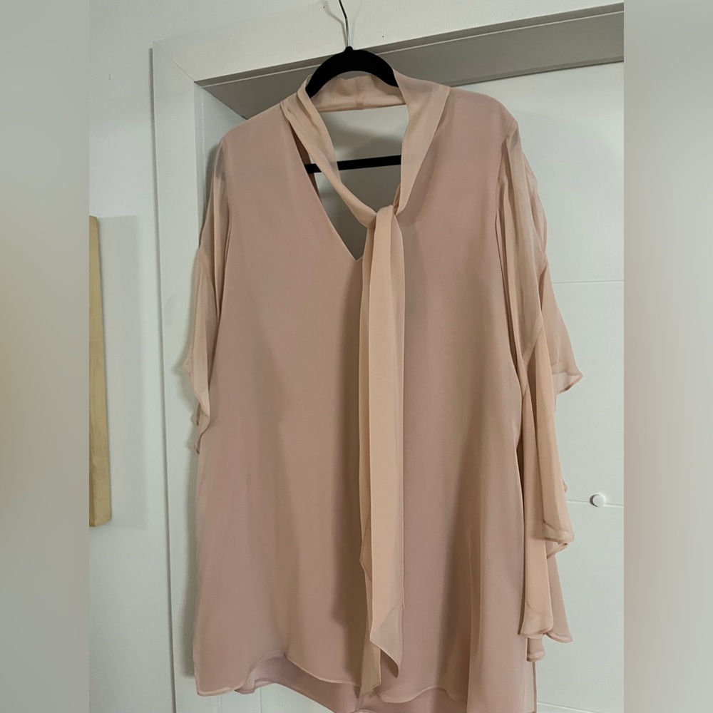 BCBGMaxAzria Dress Size Large. Light pink, salmon colour.